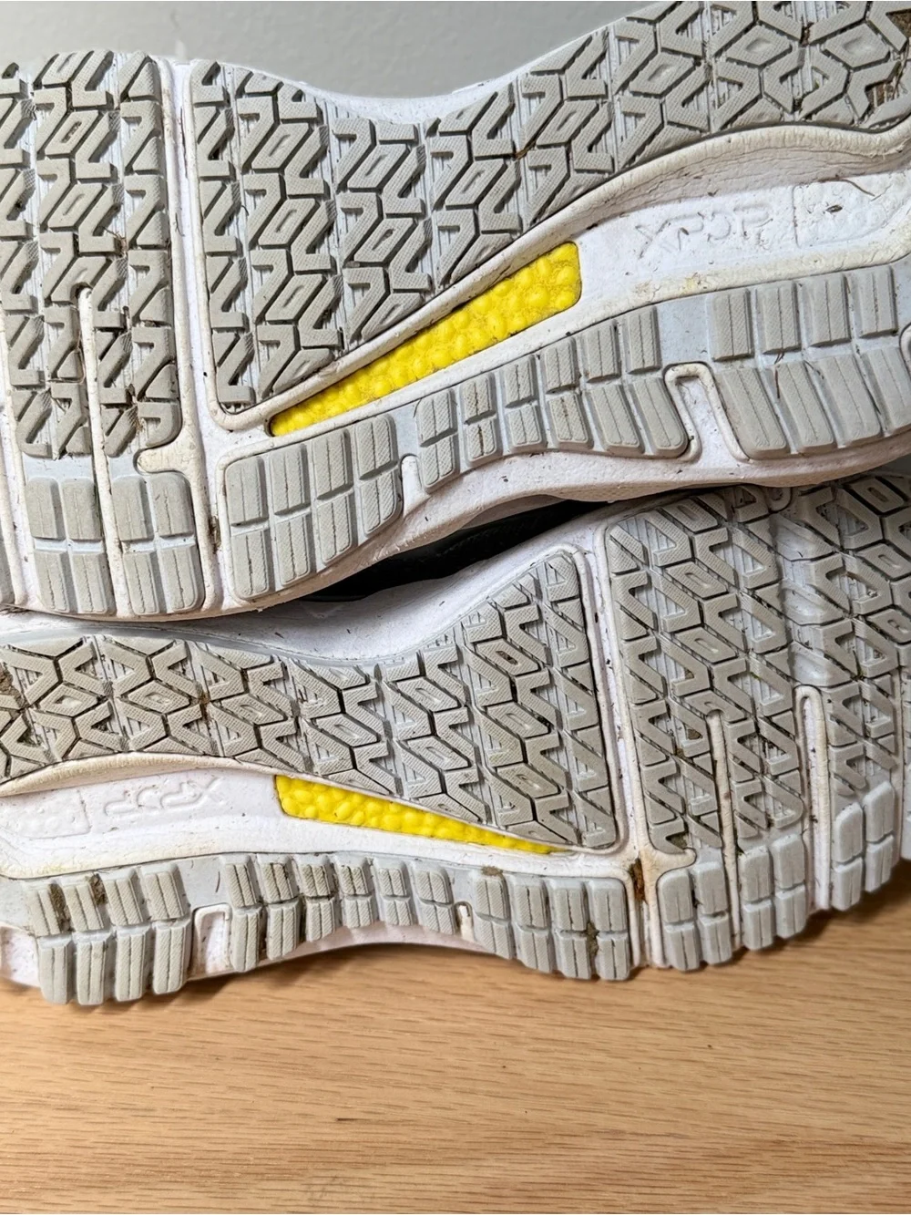 Mizuno Wave Horizon 5 Women’s Running Shoes – Gray/Silver – Size 7.5